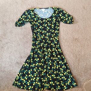 Women's LuLaRoe Nicole Dress Size Small Lemons on Black